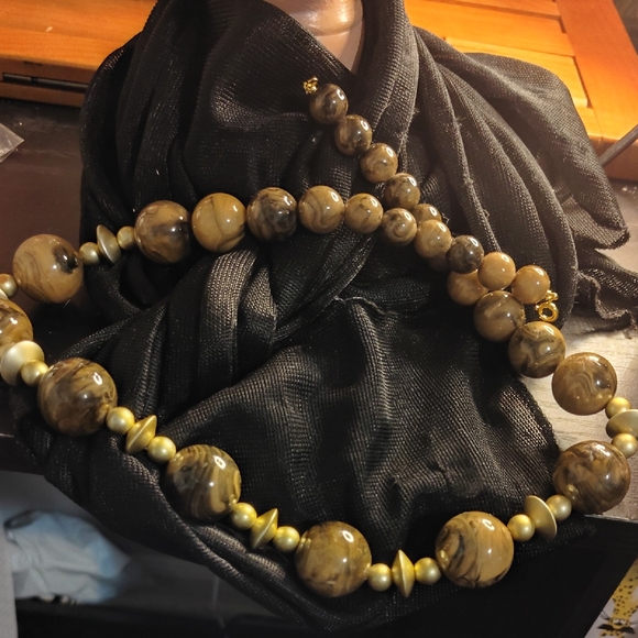 Jewelry - Elegant Brown and Gold Beaded Necklace